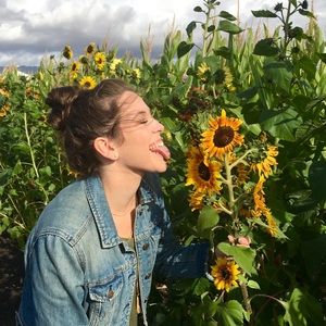 Meet your Posher, Monica